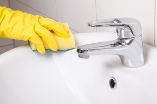 Move out cleaning service for a Holland Park home before handover